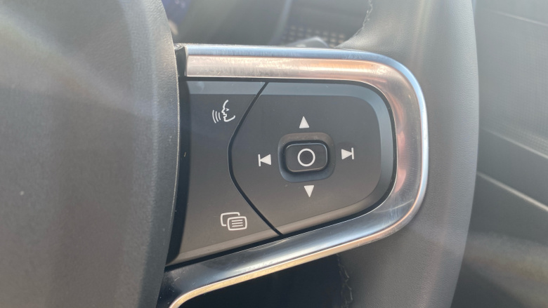 Volvo Xc40 2.0 B4P Plus Dark 5dr AWD Auto Petrol Estate